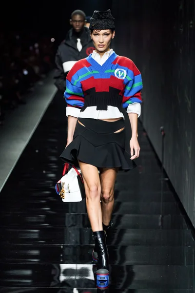 Look 18